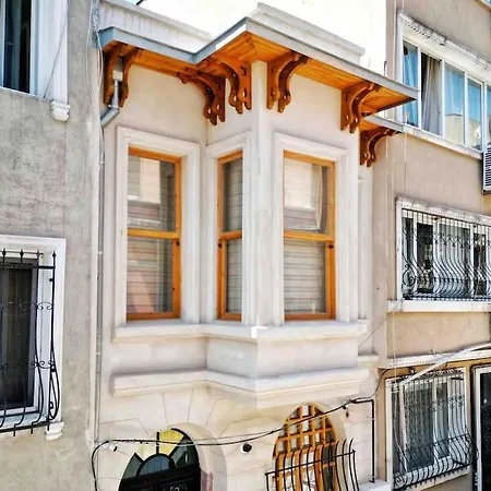 Feriehus Refurbished Triplex In Taksim Istanbul