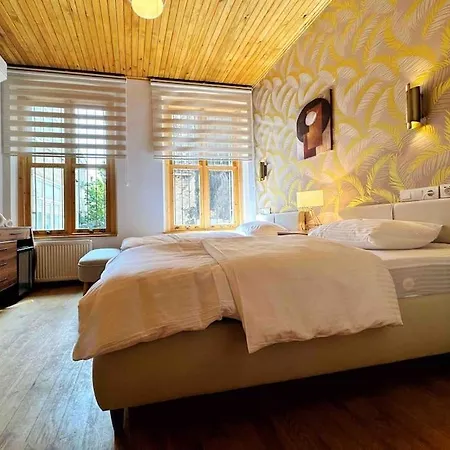 Holiday home Refurbished Triplex In Taksim