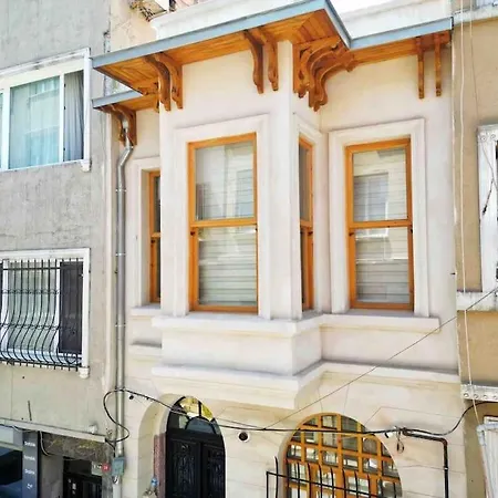 Holiday home Refurbished Triplex In Taksim