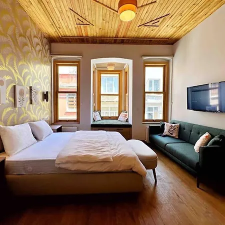 Refurbished Triplex In Taksim