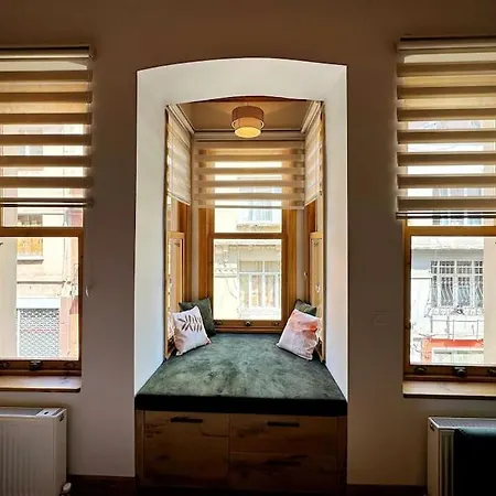 Refurbished Triplex In Taksim