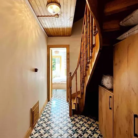Refurbished Triplex In Taksim Holiday home