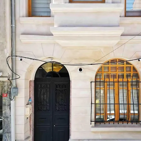Refurbished Triplex In Taksim 度假居 伊斯坦布尔