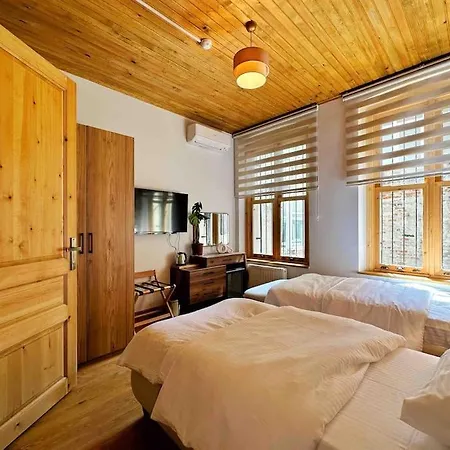 Refurbished Triplex In Taksim * 伊斯坦布尔